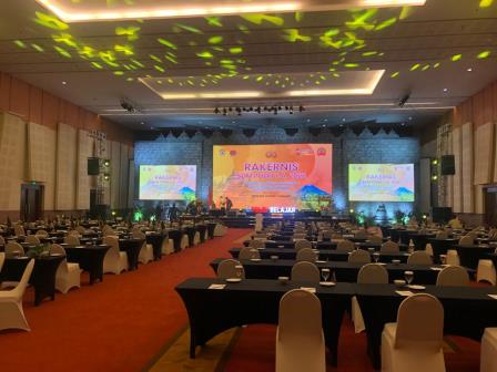 jasa backdrop jogja membuat backdrop event rakernis sdm polri 2022