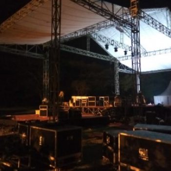 sewa alat elektronik dari jasa backdrop jogja